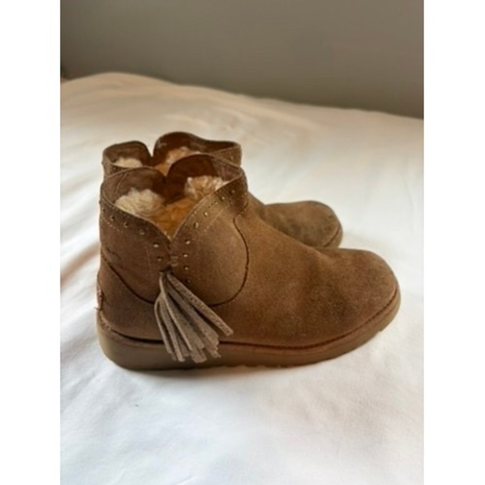 UGG Chestnut Suede Tassel Studded Ankle Boots Kids Size 2 1017397K - Picture 2 of 6